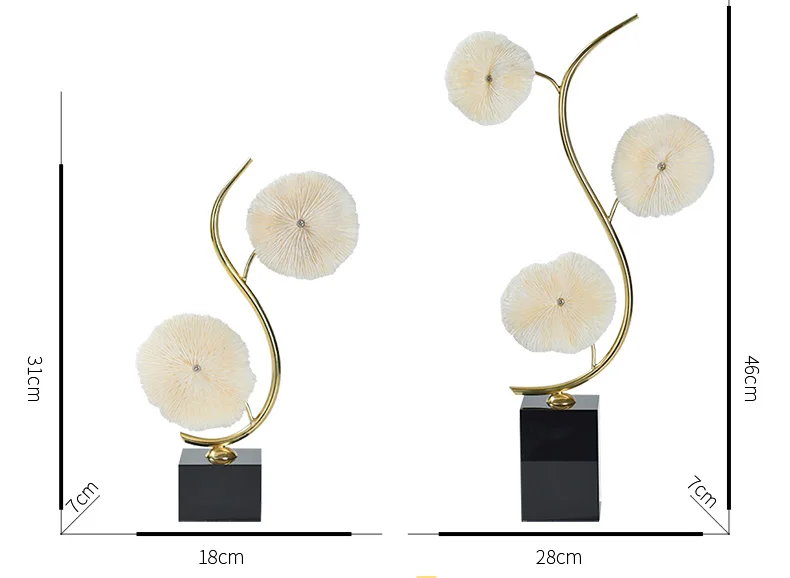 Изогнутая металлическая статуя с белыми коралловыми скульптурами современный