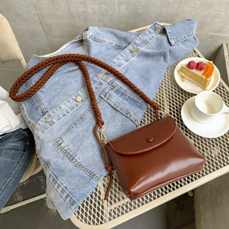 

Textured ladies handbag small bag 2020 new net red popular foreign one-shoulder messenger ins tide wild fashion female bag