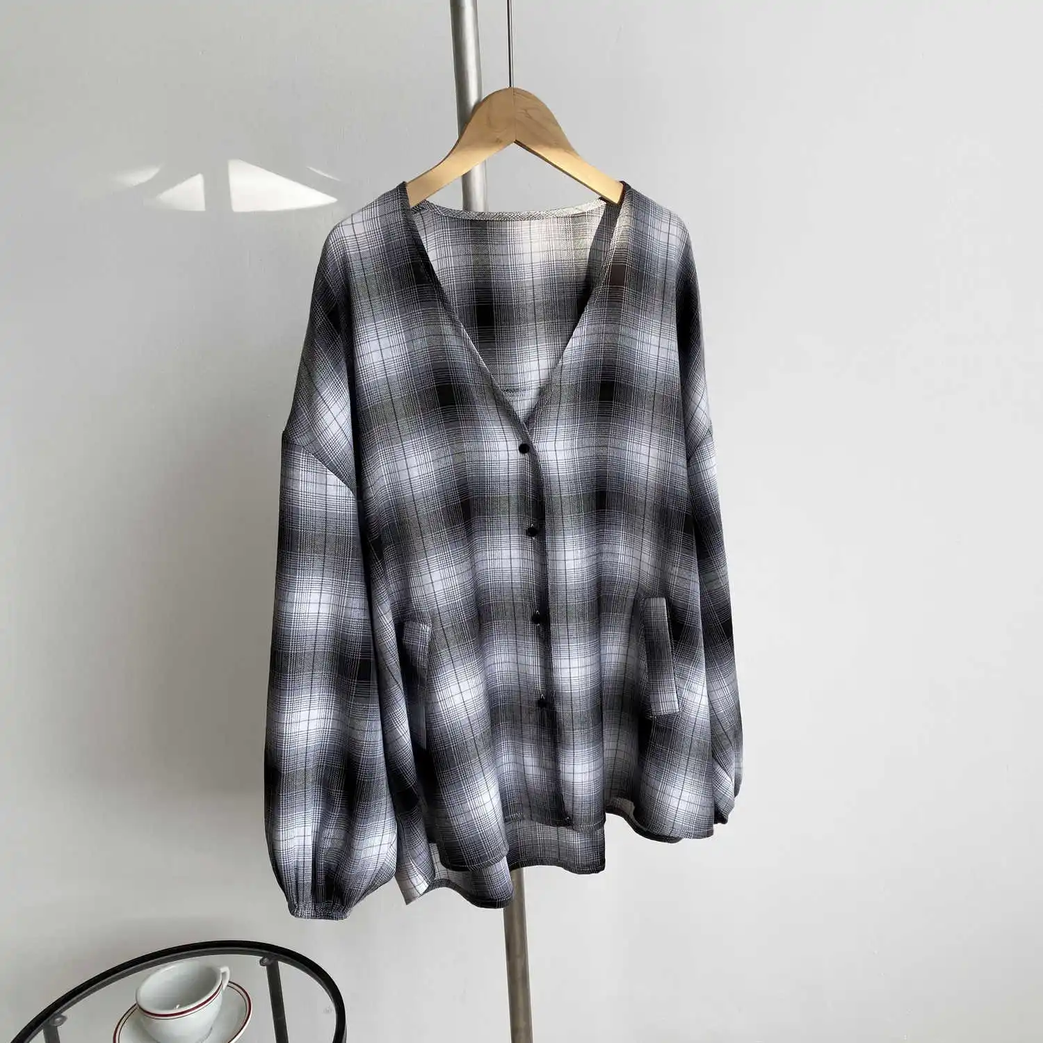 

COZOK Autumn 2021 Chic Korean Relaxed Plaid Casual V-neck Shirt Long Sleeve Women's Coat 719