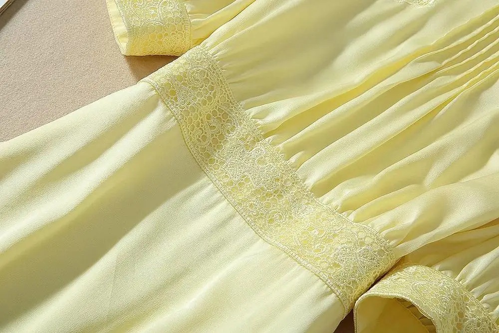 

Spring 2020 for European and American women's wear 5 minutes of sleeve Fashion Mosaic hollowed-out dress