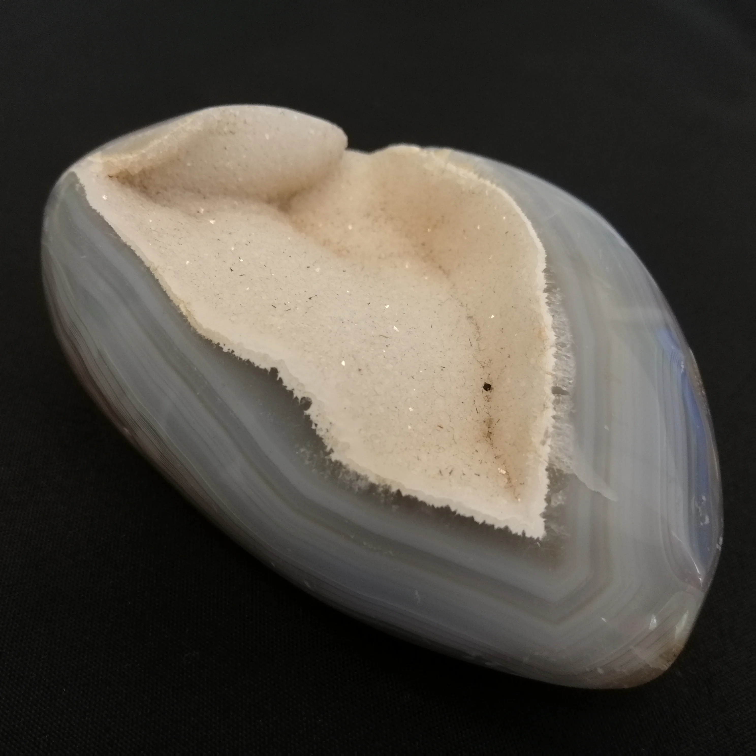 

290g Tog Quality Natural Agate Geode White Cluster Charming Quartz Crystal Ornament Healing Gift For Home Decoration