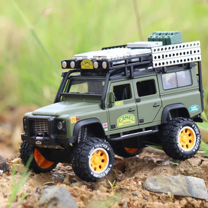 1:28 литая под давлением модель автомобиля Land Rovers Suv Металлический Игрушечный Автомобиль со звуком, подвесной светильник для детей, подарок для отслеживания