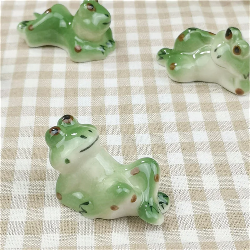 Набор 5 анимационной посуды отдыха Симпатичные керамические держатели для палочек Лягушка стол орнамент для ложки, вилки, кисти XKW.