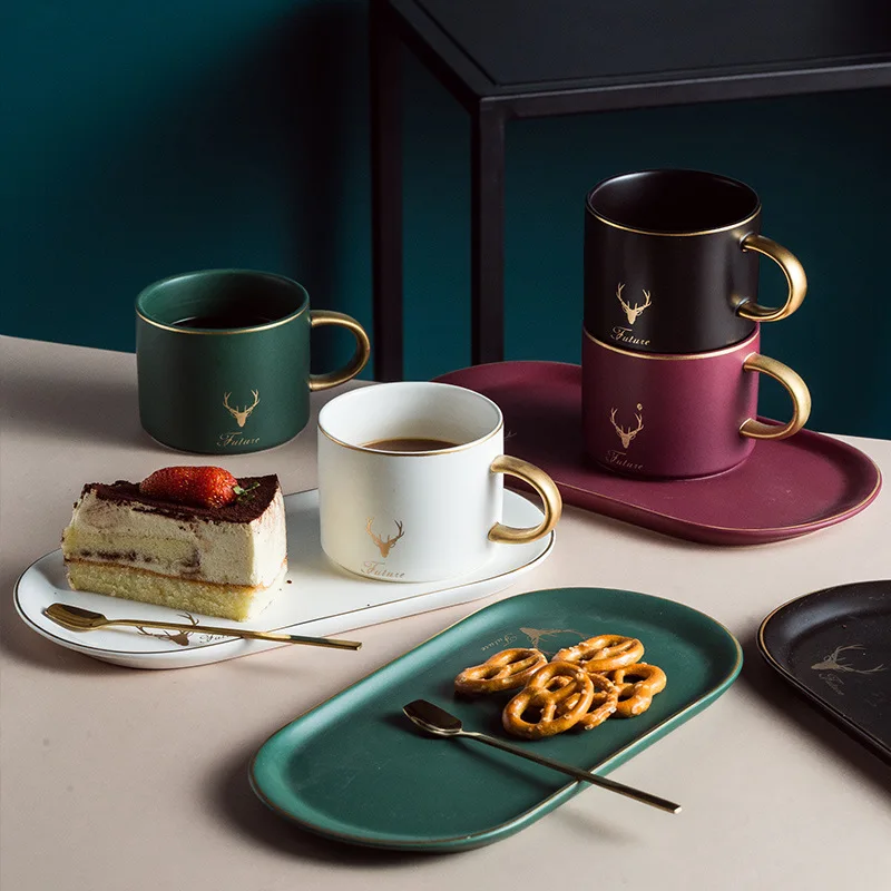 

Luxury Ceramics Cup Gold Rim Coffee Cups Mug And Saucers Spoon Set Milk Breakfast Mugs Dessert Plate with Spoon Christmas Gifts