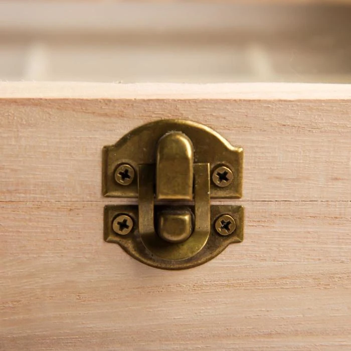 Шкатулка для мелочей со стеклянной вставкой росписи