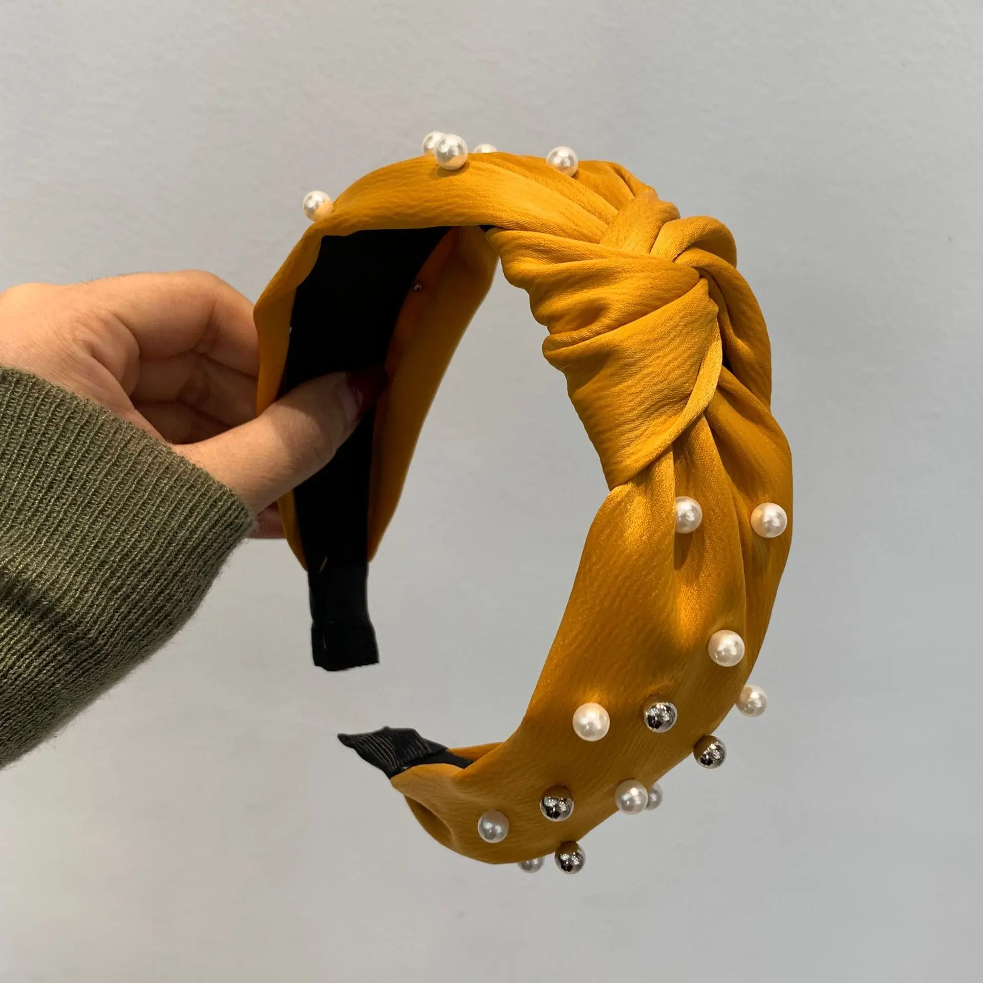 Ободок для волос женский с узлом и жемчугом широкая однотонная плетеная повязка