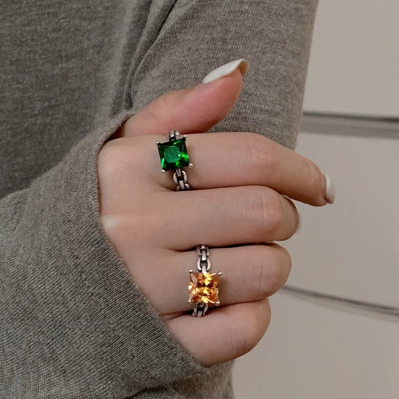

Women's Rings Couple Accessories Green Rhinestone Decorations Aesthetic Woman Finger Ring Vintage Luxury Fine Women Jewelry