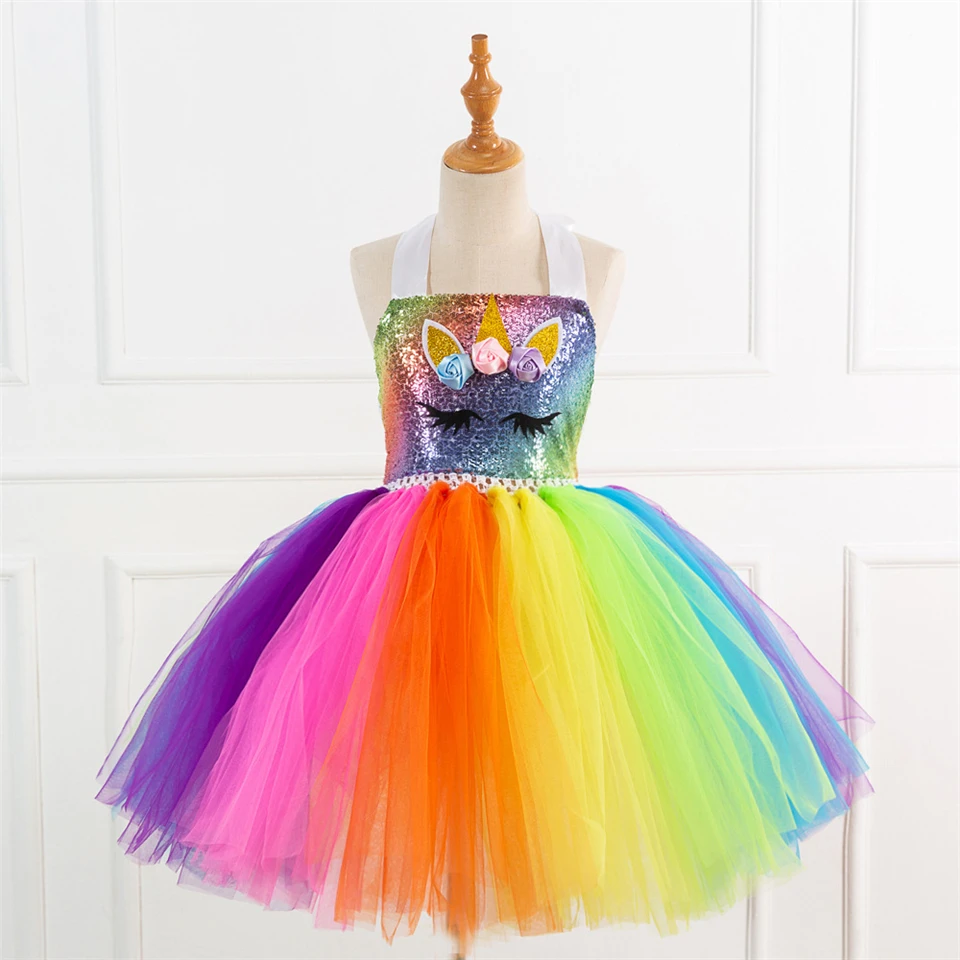 Летнее нарядное платье-пачка без рукавов с радужным цветочным принтом и