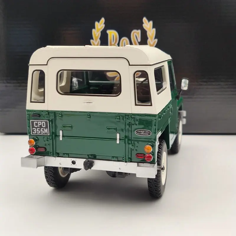 BOS Models 1:18 For L~nd R~ver Light weight Series III Hard Top Green 1973 BOS355 |