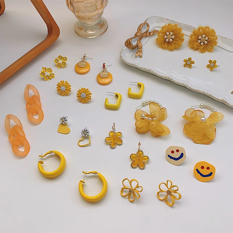 

Lovely Multi Designs Yellow Color Alloy Hollow Floral Pendant Earrings for Women Ladies Geometric Dangle Earrings Accessories