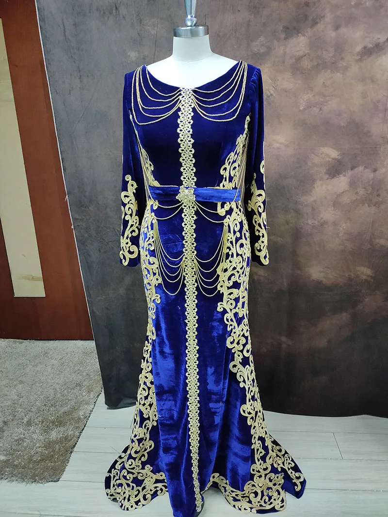 Женское вечернее платье русалка черное с лямкой на шее и открытой спиной