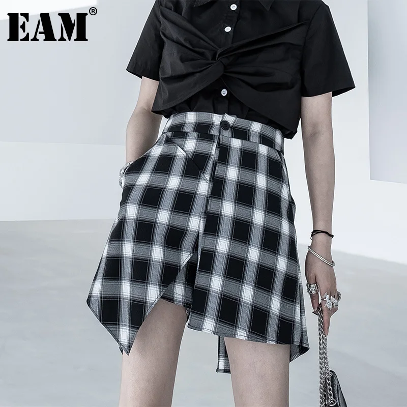 

[EAM] Women Black Irregular Plaid Wide Leg Shorts New High Waist Loose Fit Trousers Fashion Tide Spring Summer 2021 1DE0088