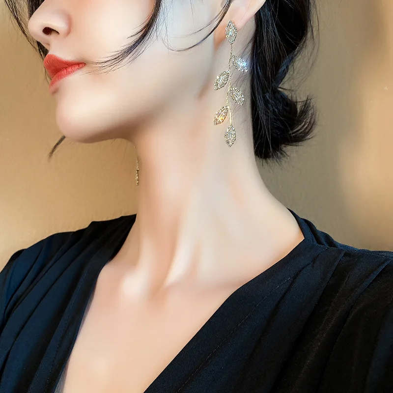 

Shiny Zircon Leaf Earrings Devil's Eye Earrings Simple Personality Women's Earrings Jewelry