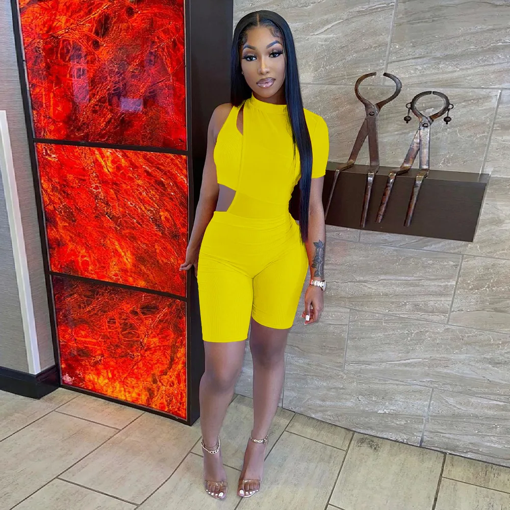 Костюм из 2 предметов в европейском стиле с красивыми шортами и коротким рукавом