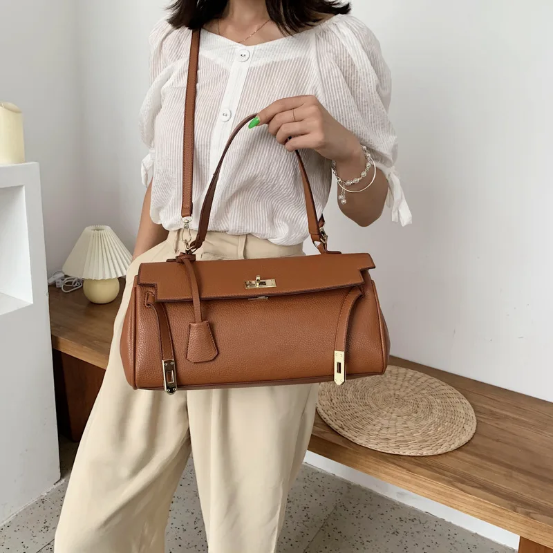 

New Arrival Bulk Bags Female 2020 New Style Casual Versatile Crossbody Bag Lock Hand tuo te bao Fashion