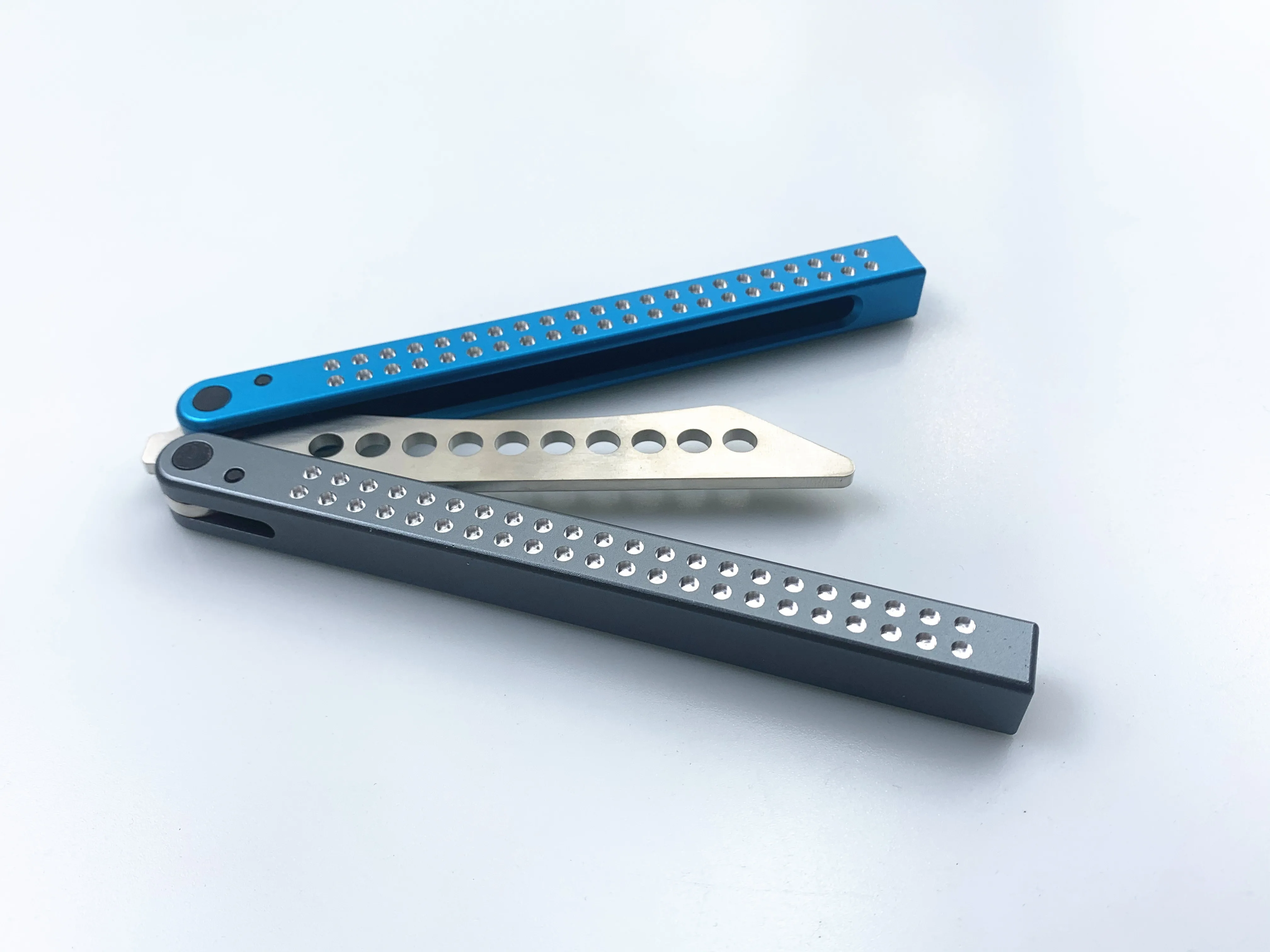 Нож для тренера с бабочкой лезвие 420 стальной нож ручкой не острый походный