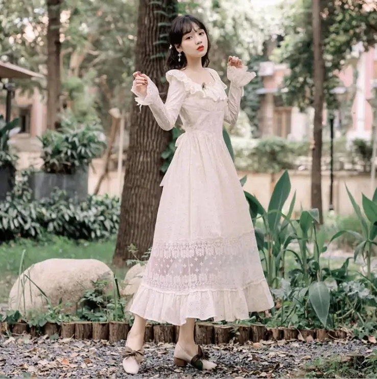 Женское винтажное элегантное платье макси белое приталенное с длинными рукавами