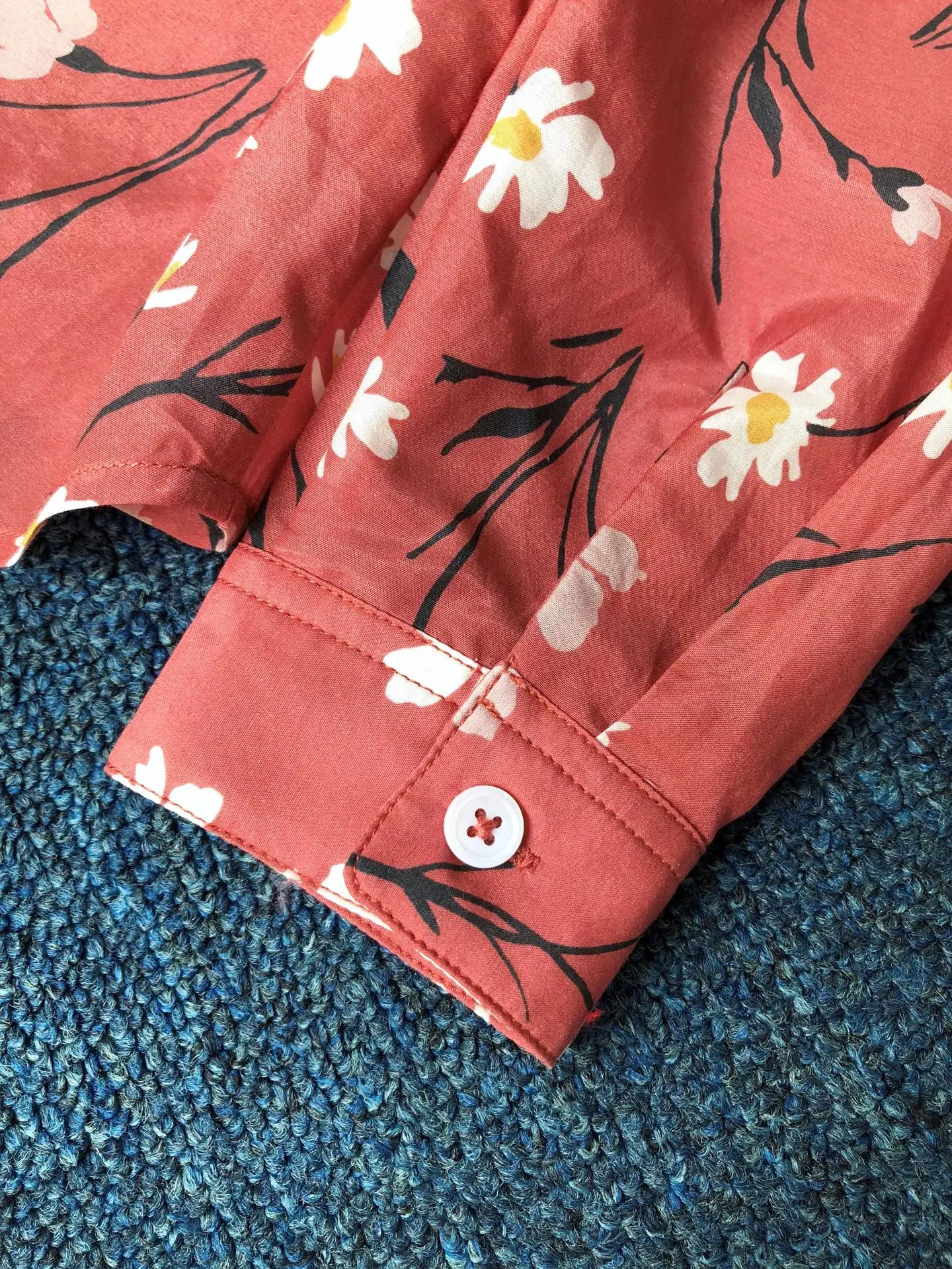 

Daisy Print Lightweight Silk Cotton Long Sleeve Lapel Ladies Blouse