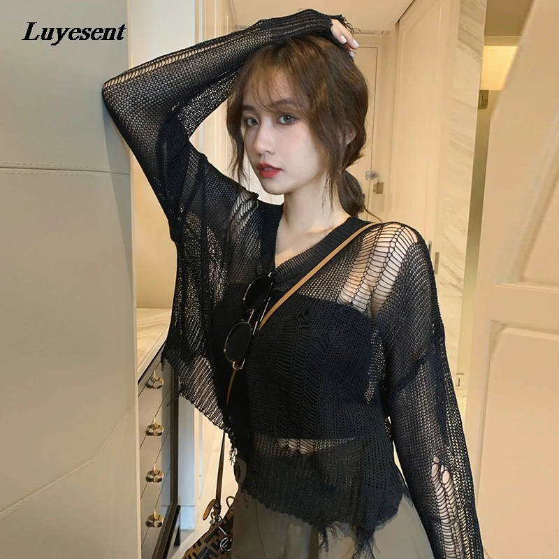 Женский пуловер с разрезами черный или белый тонкий свободный свитер в