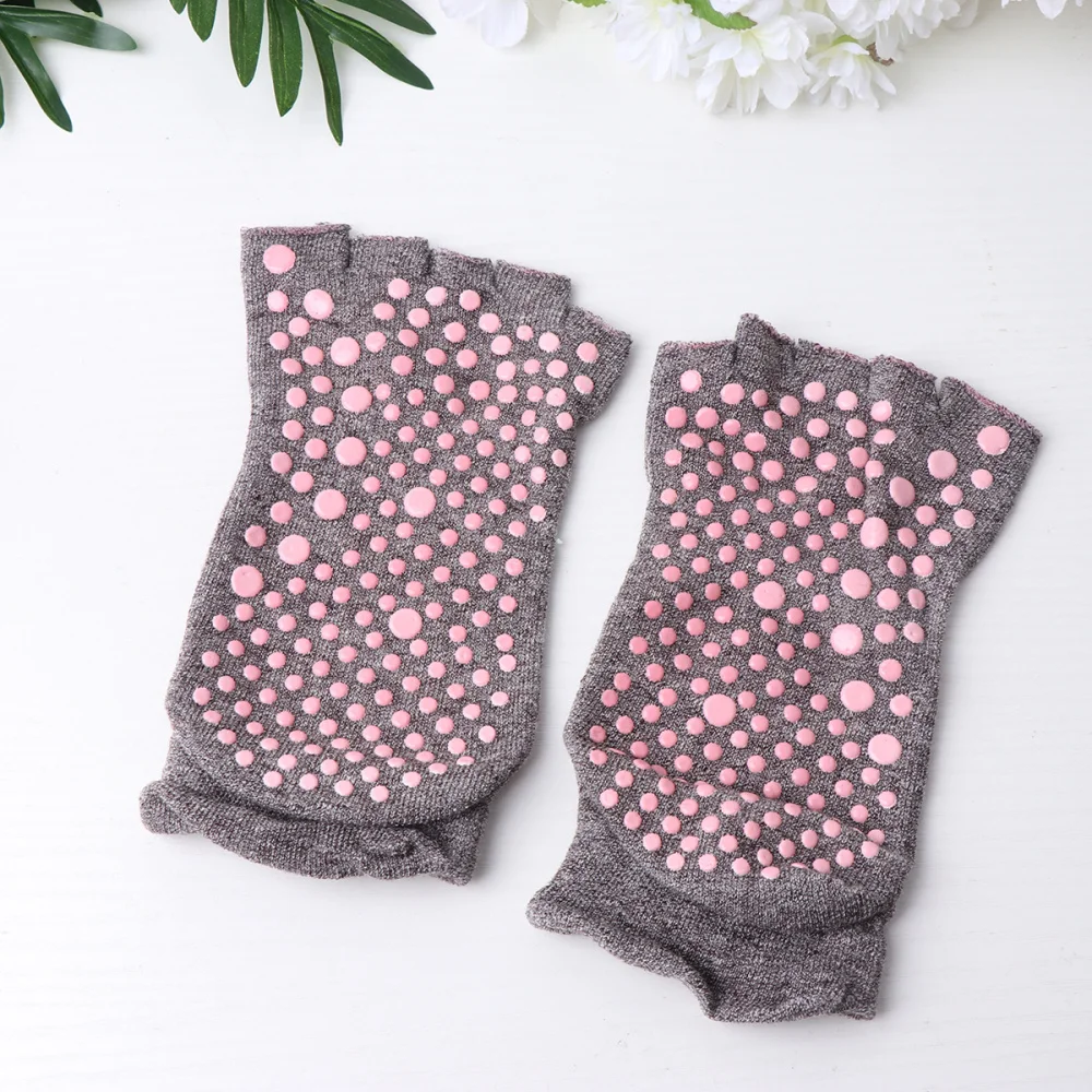 

1 Pair of Anti-slip Yoga Socks 5 Toe Moisturizing Socks Breathable Sports Socks for Lady Girls (Coffee)