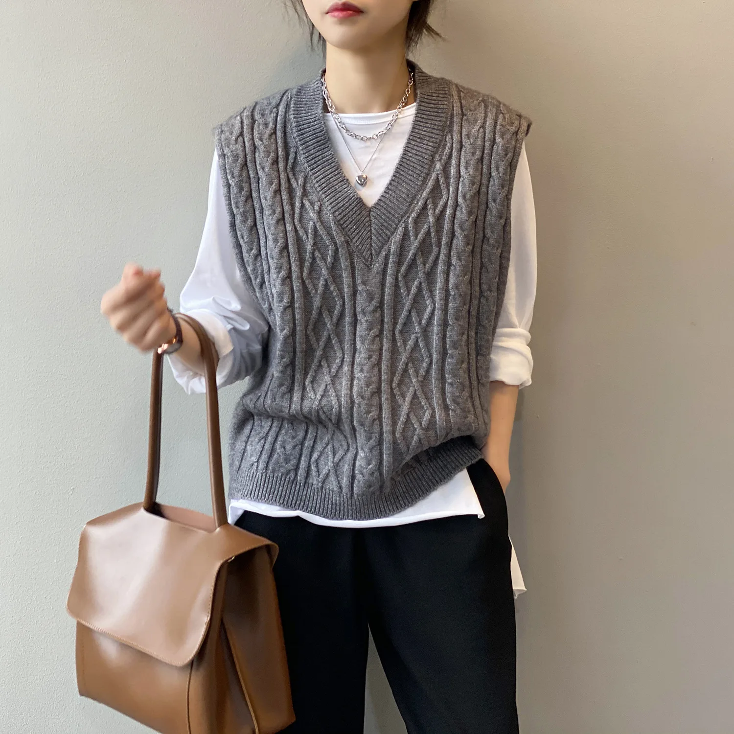

Knitted Sweater Vest Women 2021 Spring Autumn New Korean V-neck Retro Loose Shoulder Sleeveless Sweater BX052