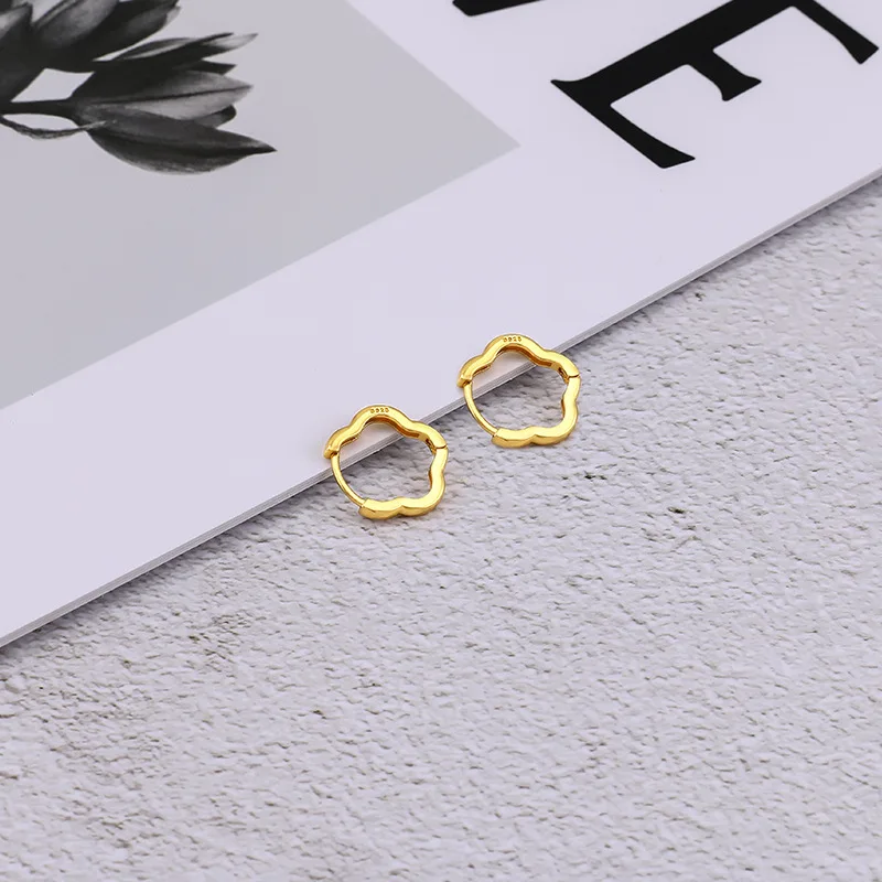 

VENTFILLE Fashion Hollow Flower Earrings Ladies Glossy Flower Stud Earrings Personality Versatile Jewelry Gifts for Girlfriends