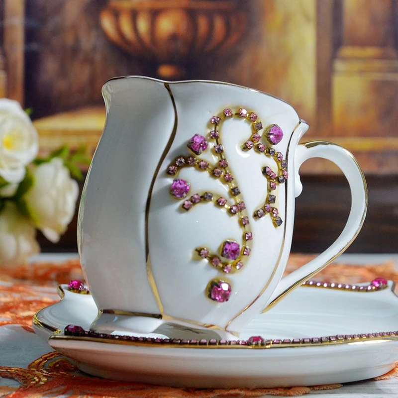 Роскошная золотая кофейная кружка с розовыми бриллиантами и блюдцем 3D тисненые