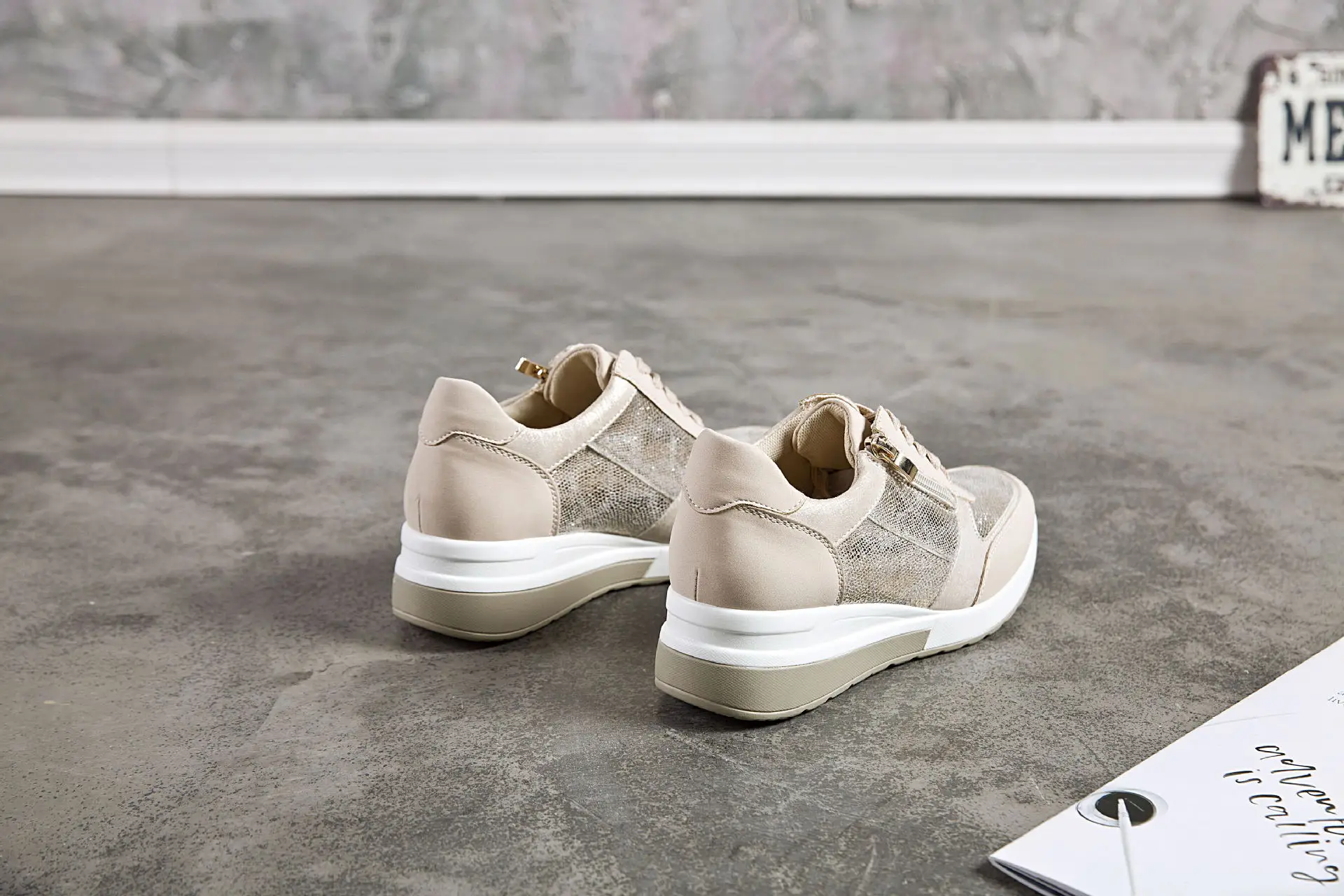 Zapatos de mujer; обувь с текстурой змеиной кожи; женские модные брендовые кроссовки с перекрестной шнуровкой; chaussure; сезон осень; Новинка; женская обувь