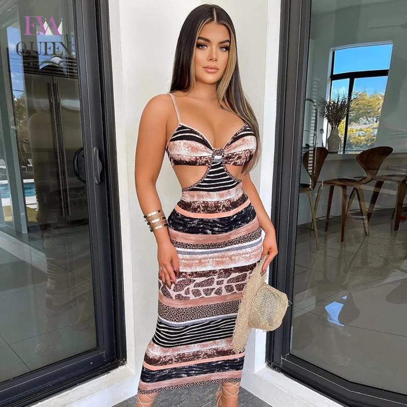 Женское платье макси EvaQueen со змеиным принтом ажурное облегающее на бретелях