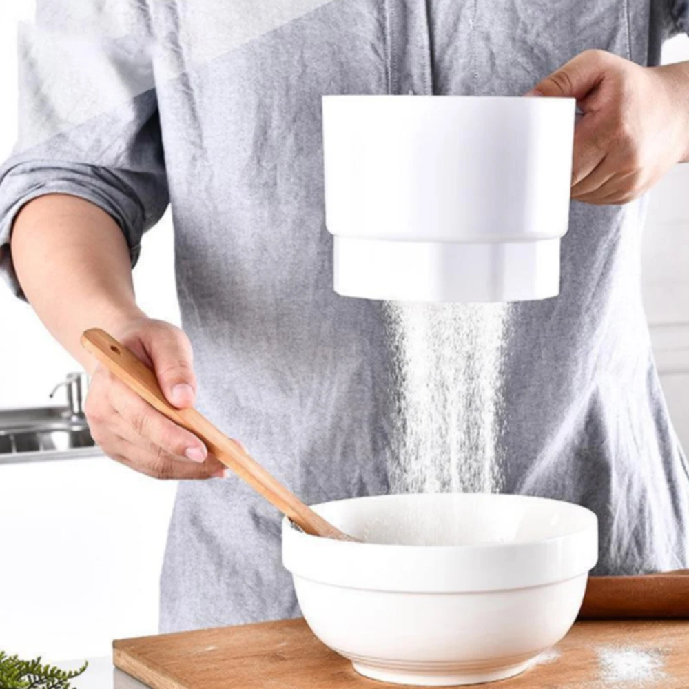 

Plastic Cup Shape Electric Flour Sieve Mechanical Hand-Held Sifter Shaker Cakes Sugar Mesh Sieve Baking Tools Kitchen Gadgets