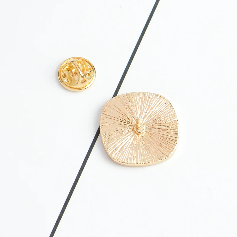 Эмалированная белая пряжка с булавкой Да Нет идентификации может быть брошь