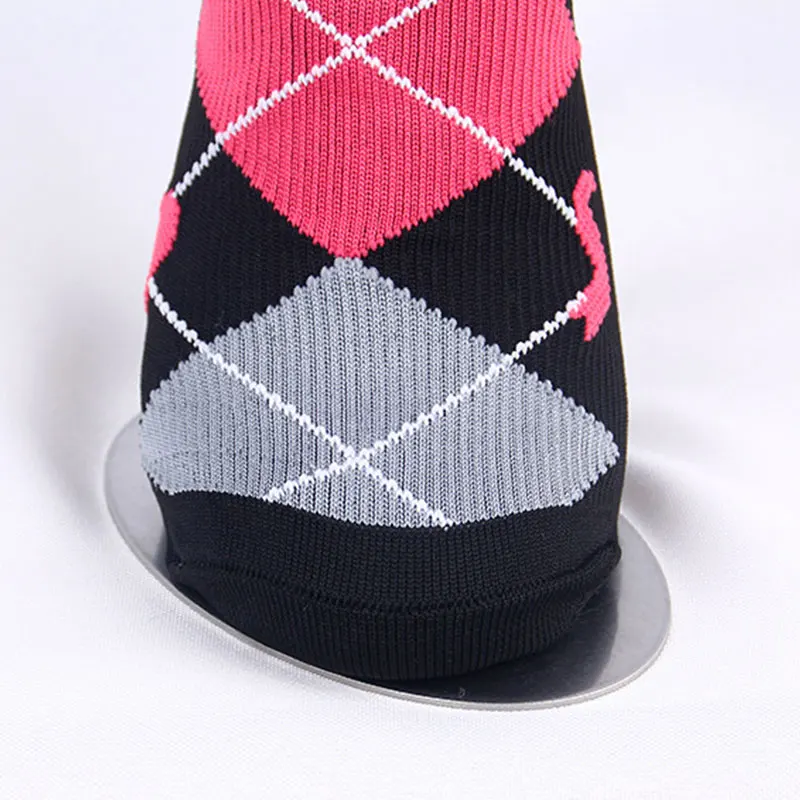 Разноцветные Женские облегающие высокие носки с ленточным принтом Лоскутные