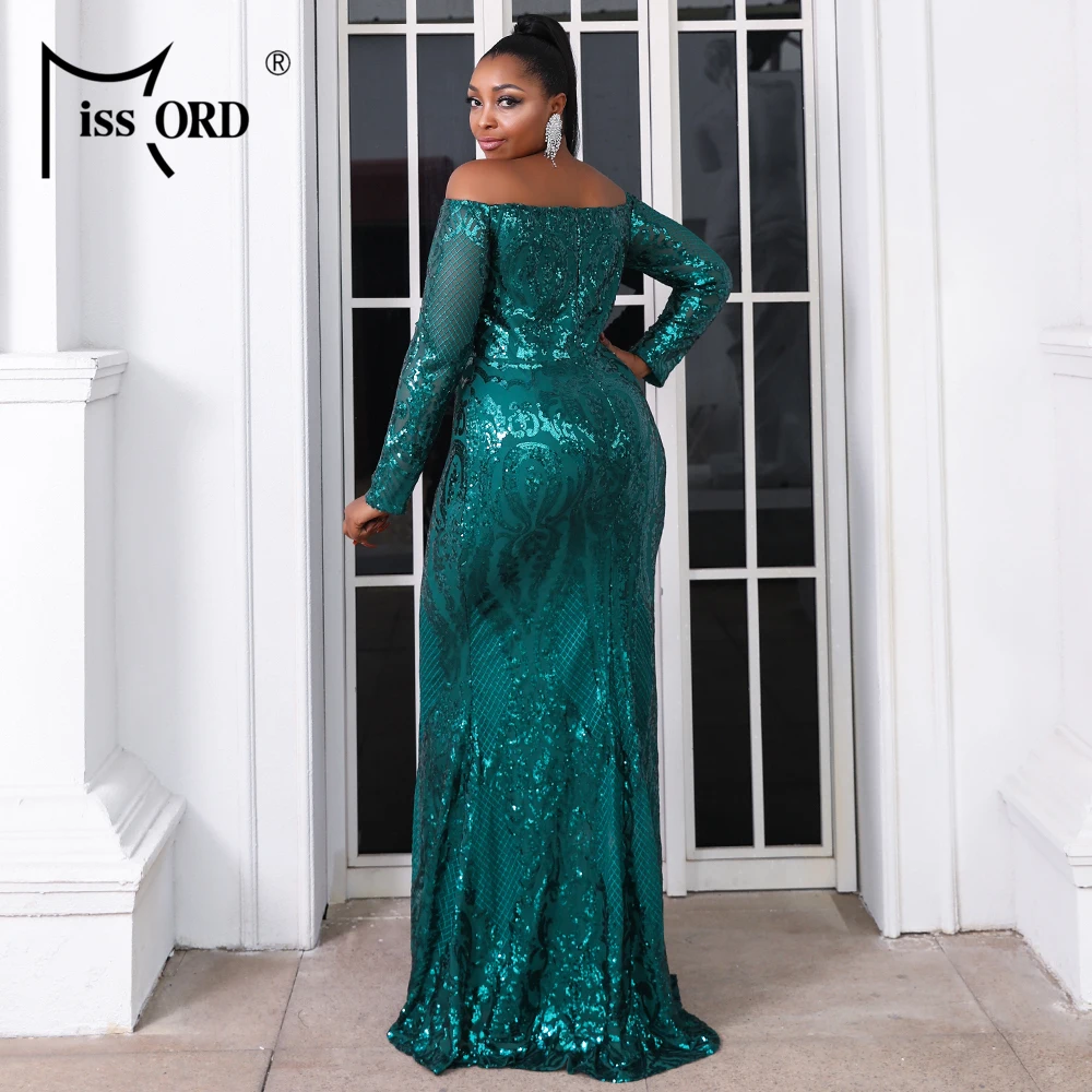 Женское трикотажное платье большого размера с блестками и открытыми плечами