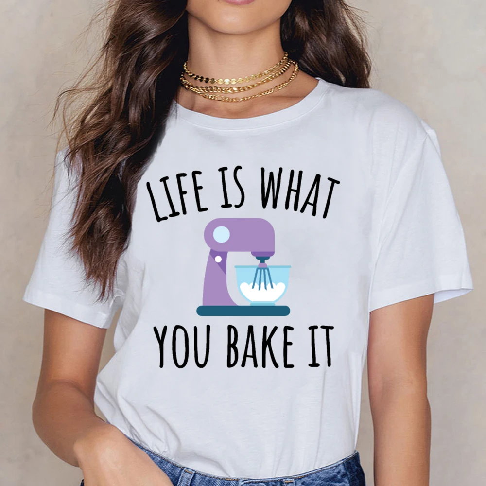 

Женская футболка с надписью Life Is What You Bake It выпечка