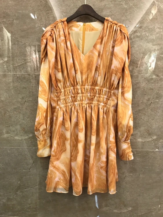 

2021 сезон весна-лето Новинка для женщин с v-образным вырезом, с эластичной резинкой на талии, с декоративной печатью Модные Длинные рукава пла...