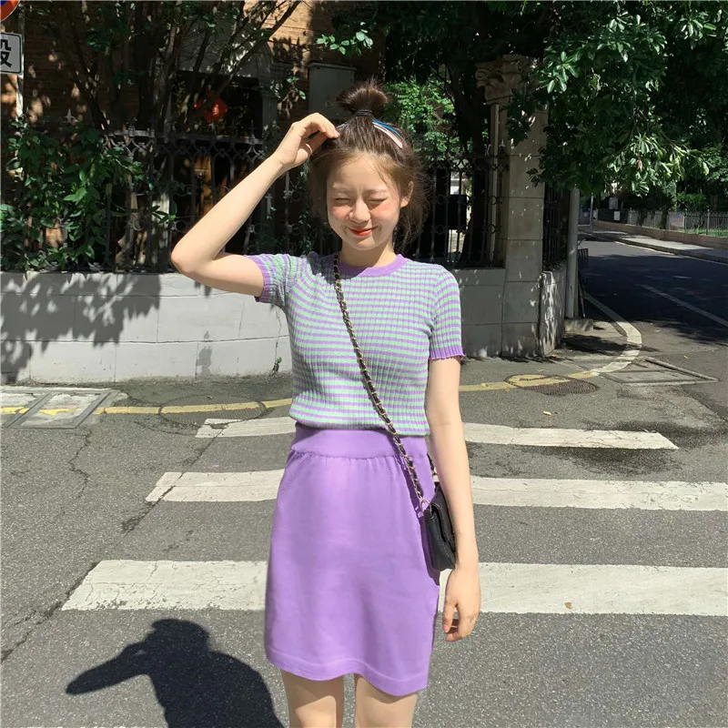 Модный комплект из двух предметов женский фиолетовый вязаный костюм короткий