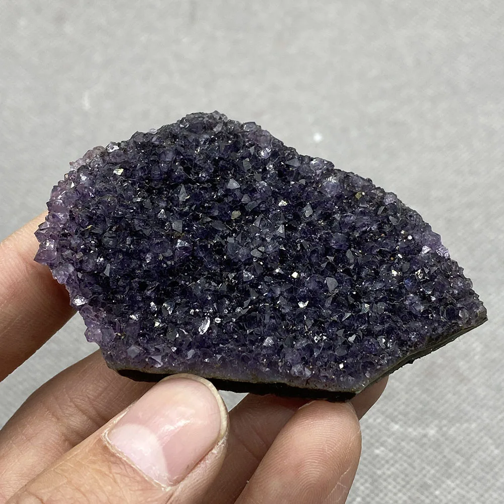 

The color of the natural Brazilian amethyst rough is very good in purple. 28#