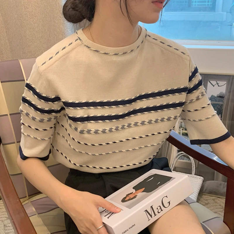 

Korea Chic Summer Niche Casual Round Color Contrast Three-Dimensional Stripe Design Loose Short-sleeved Sweater T-Shirt Women