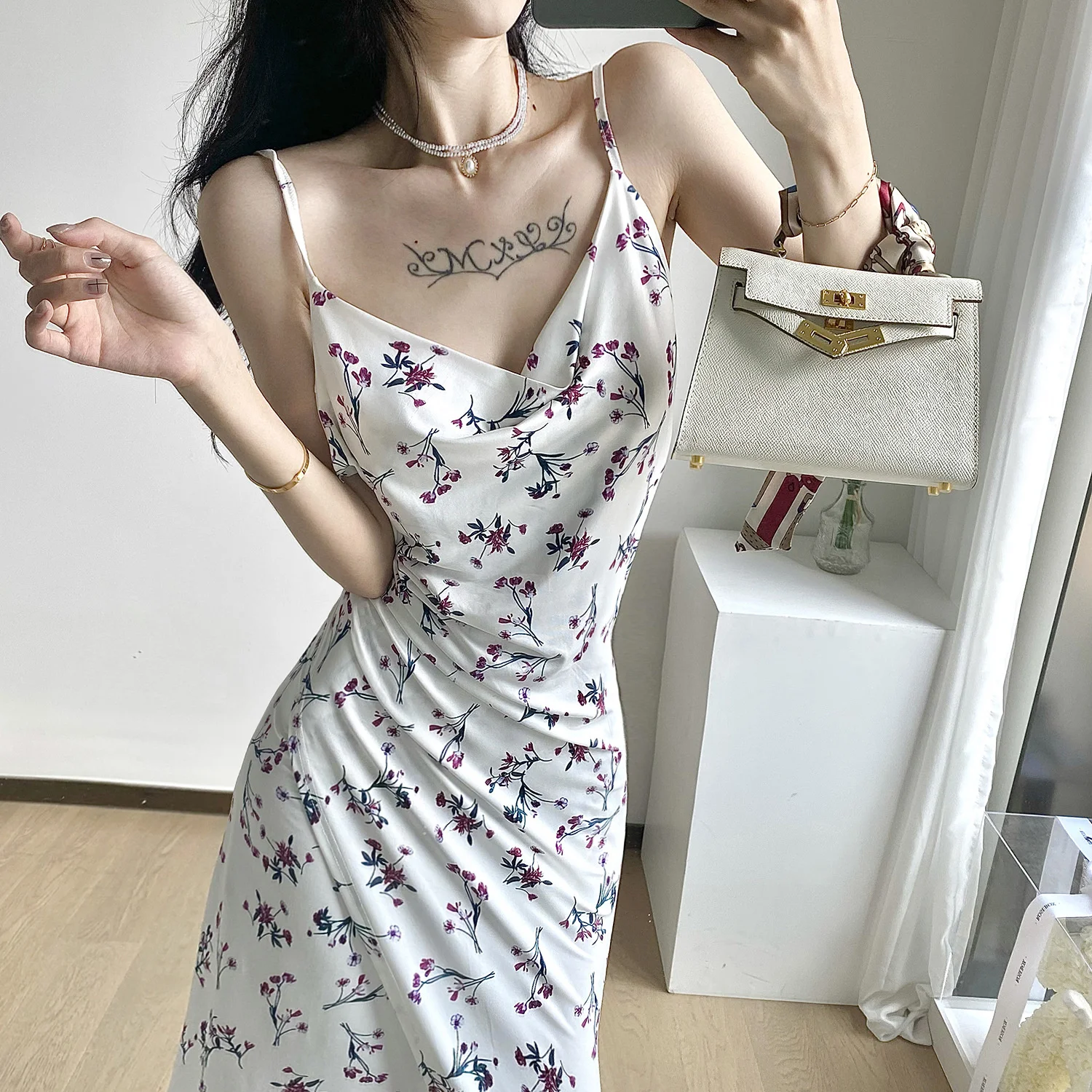 

2021 summer light mature gentle sexy feminine temperament broken flower swing collar backless suspender dress 790h303