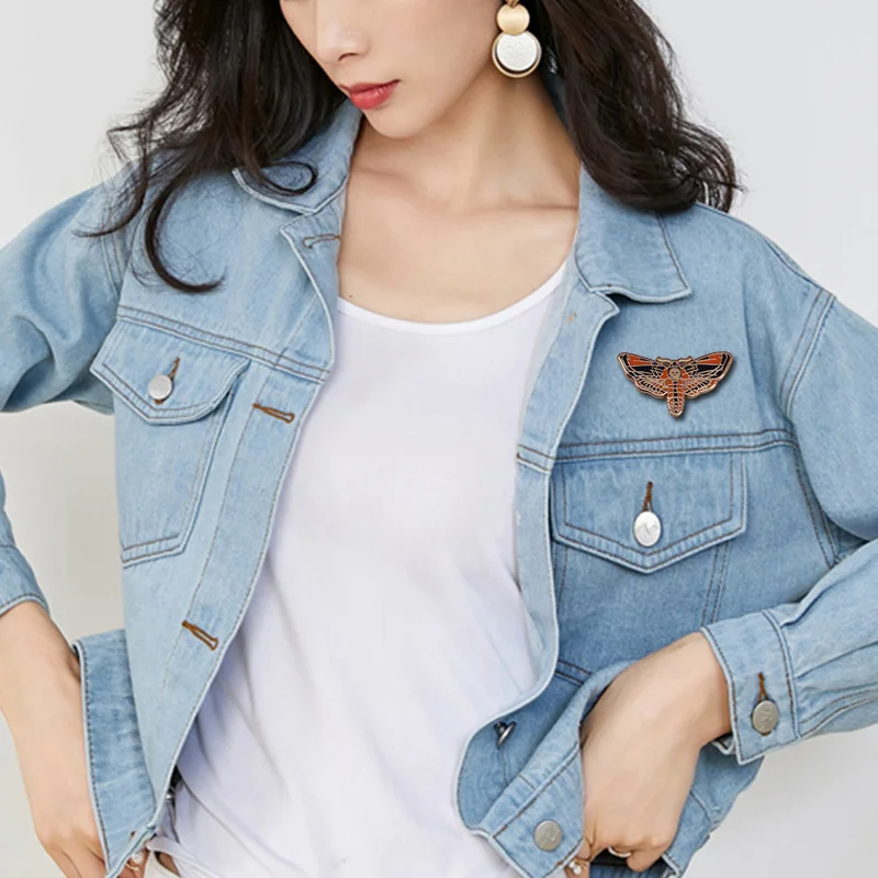 Curiology Deaths Head Skull Hawk Moth Punk Pins large nocturnal moth spooky goth Insect Jewelry Halloween oddities Brooch | Украшения и