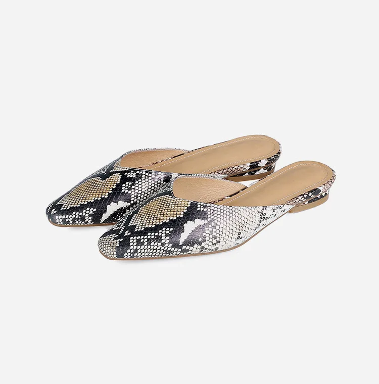 

2021 new slippers printed snake cowhide small square head comfortable flat shoes wear soft bottom women's sandals