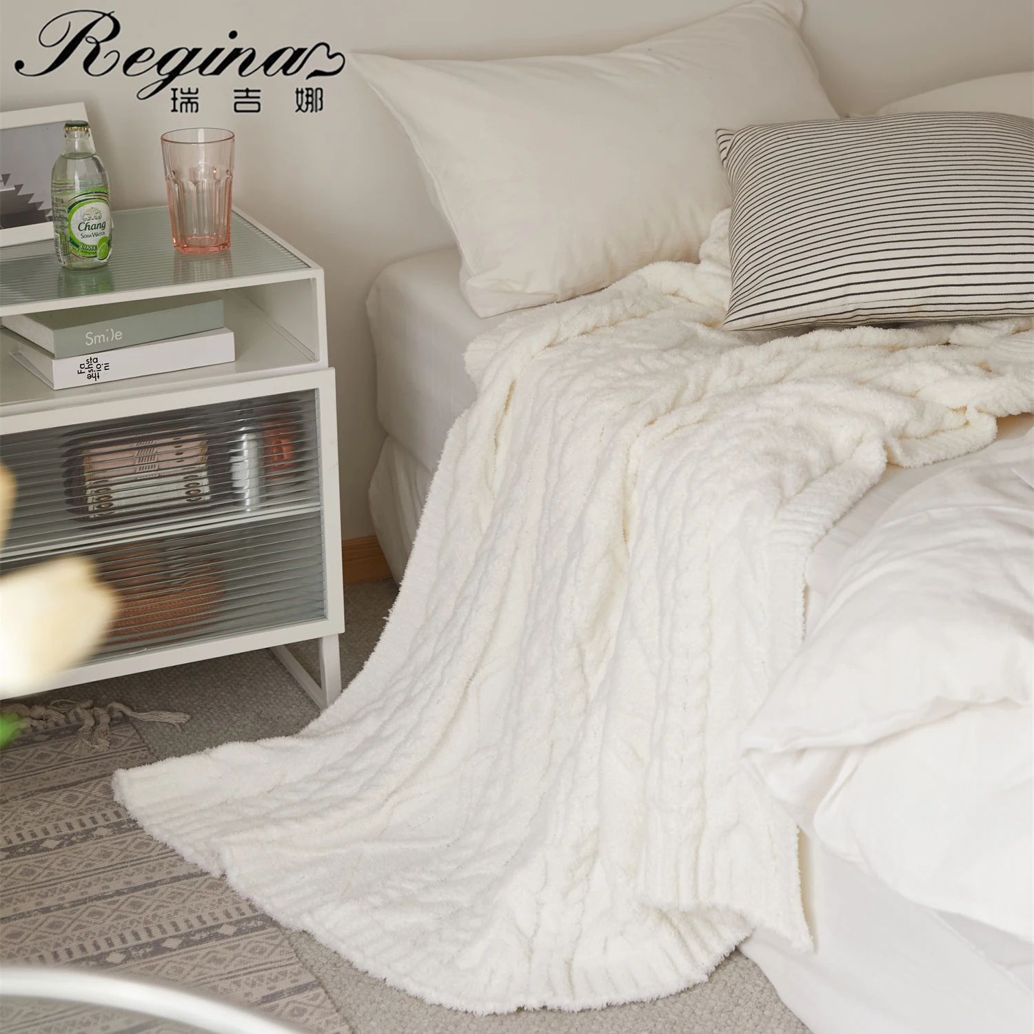 Мягкое вязаное крючком одеяло из микрофибры в белую полоску Регина бренда Microfiber