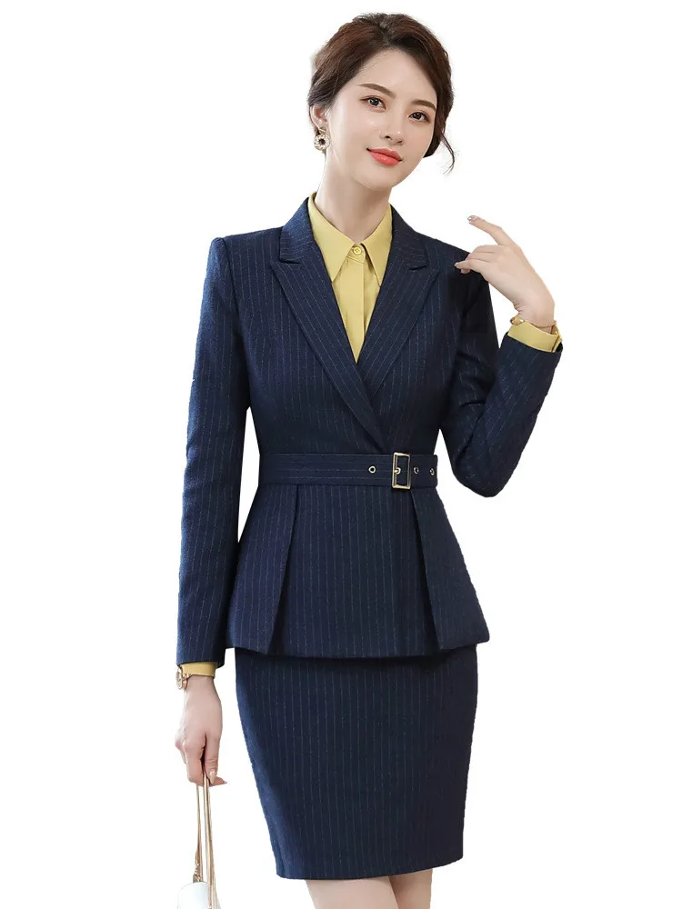 Костюм женский зимний из двух предметов брюки и жакет в полоску с длинным рукавом