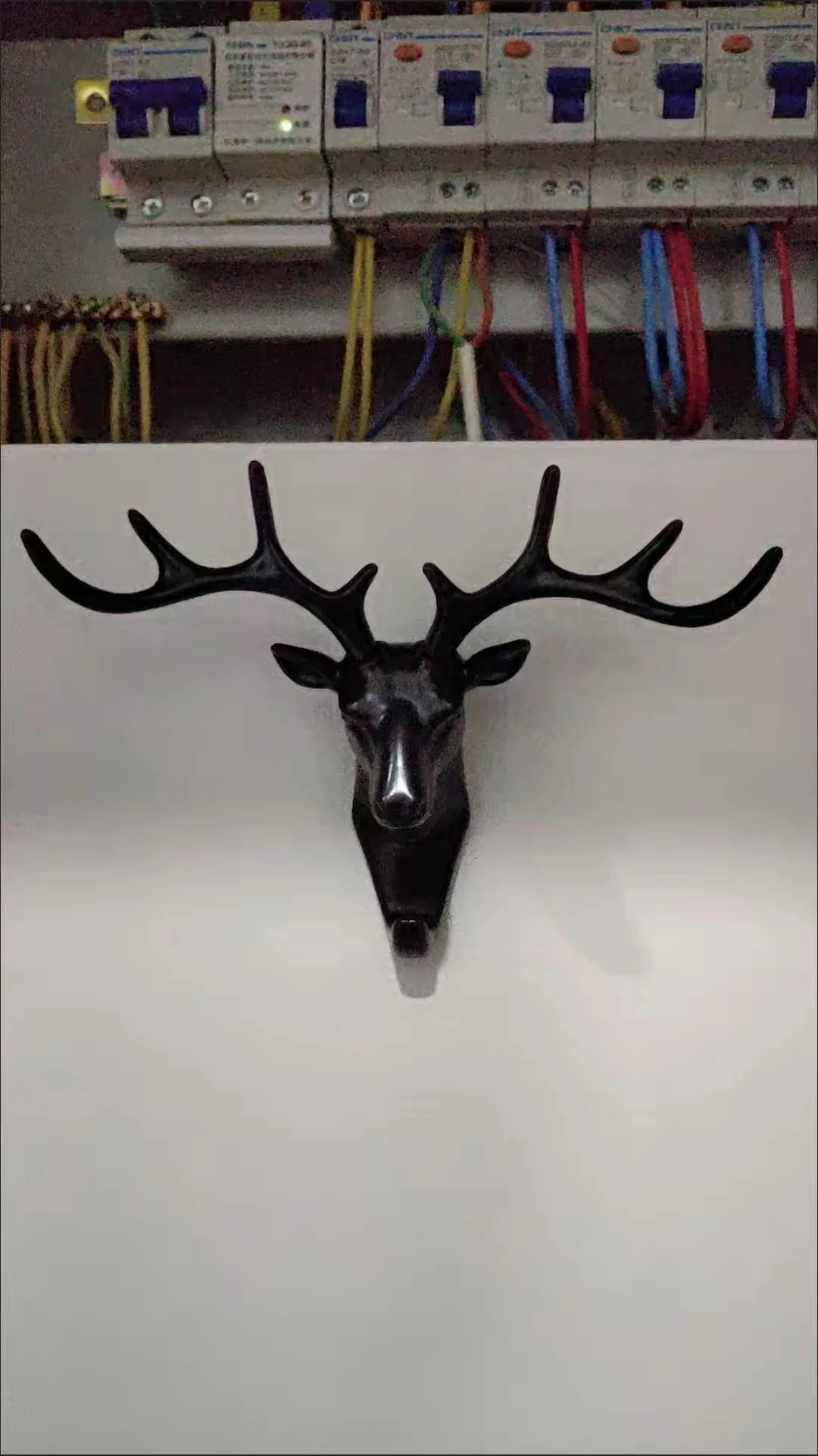 

Art No Trace Strong Adhesive Plastic Wall Mounting Hook Holder Home Collection Decoration Cabinets Removable Deer Head