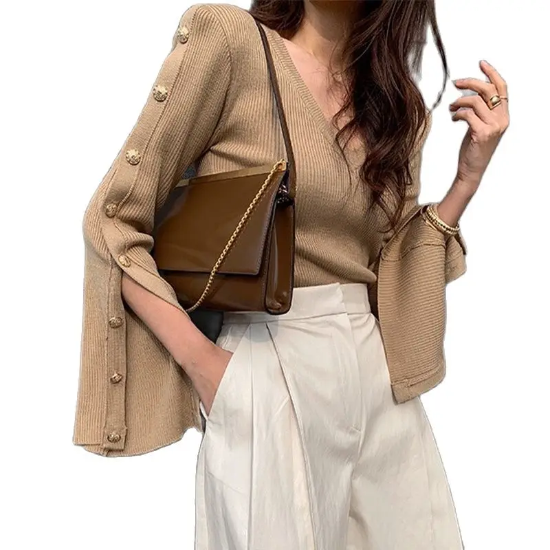 

Высококачественный вязаный свитер 2021 Осень Новый стиль v-образный вырез расклешенный рукав Тонкий облегающий вязаный свитер модная женска...