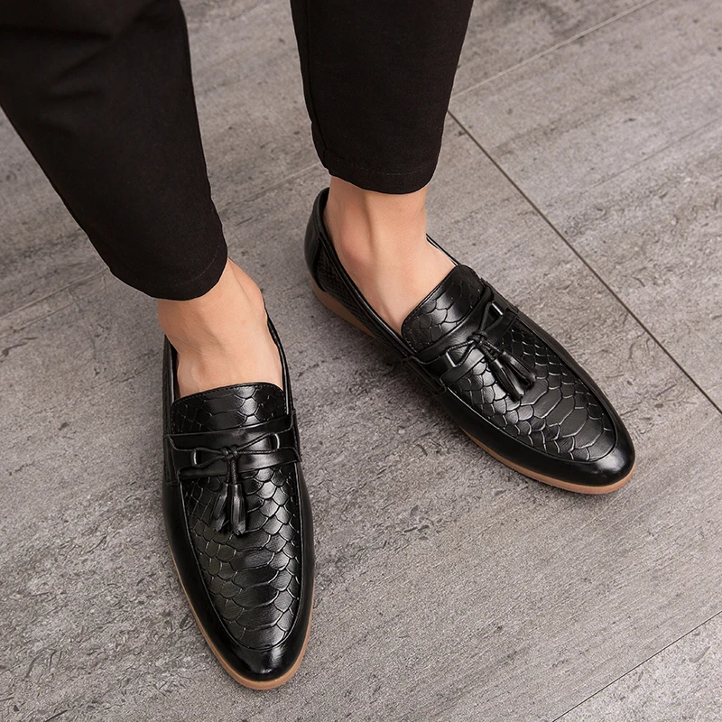 Мужские кожаные туфли повседневные Мокасины без застежки лоферы бахрома