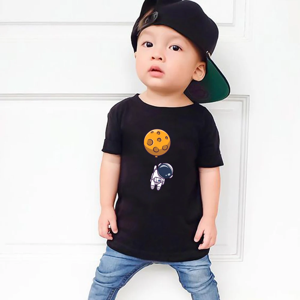 

Baby Boys Girls Harajuku Aesthetics Astronaut Anime Prints Children Tshirt Unisex T-shirt Kawaii Brothers and Sisters Kids Tops