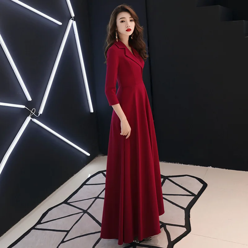 Однотонное женское свадебное платье бордового цвета с V-образным вырезом |