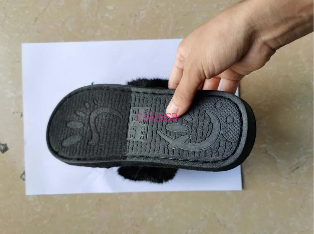 

Women's Slippers 20 Years of Autumn/winter New Style Rhinestone Flat Slippers Home Warm Sandals Fashion Wild Non-slip Flip Flop