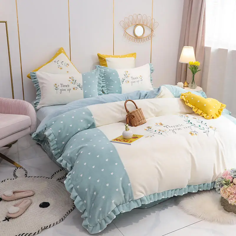 Постельное белье из флисовой ткани с классической вышивкой Королевский размер